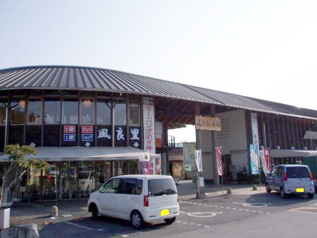 画像: 道の駅風良里(高知⑥) 仮眠環境〇 きれいに清掃がされていて気持ちよく利用できる。手洗い施設には花も飾られていて、24時間明かりが灯り、夜の利用も安全。写真/オナガドリ
