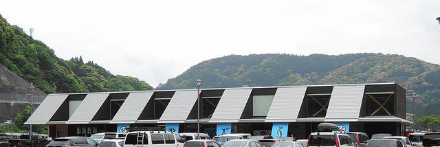 画像: 道の駅なぶら土佐佐賀(高知 ㉒) 仮眠環境 ◎ 2016年4月オープンの新しい施設。木の香りが漂うきれいなトイレで、深夜でも明るい照明が安心。写真/アラツク