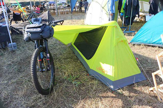 画像1: 自転車旅をサポートする、軽くてタフなキャンプ道具も続々