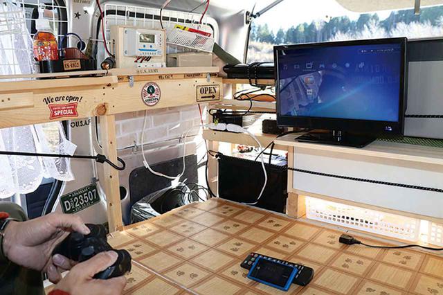 画像2: 車内のエンタメ 環境はPS3とWi-Fiルーターで構築