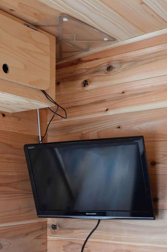 画像2: 電気とテレビは絶対に必要なアイテム!