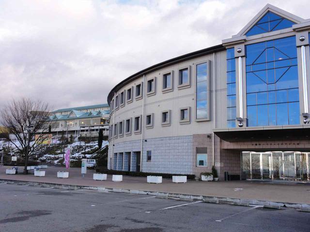 画像: 道の駅小松オアシス(愛媛⑯) 仮眠環境 ◎ 松山自動車道・石鎚SAに隣接した道の駅で一般道や高速道路からも利用できる。温泉施設が併設し、夜は道路から離れた高台にあり静かに眠れる。写真/アラツク