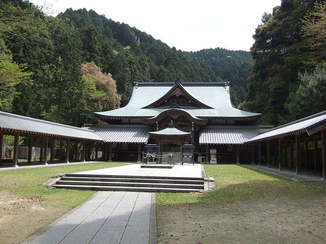 画像: 64番札所 前神寺。真言宗石鎚派総本山であると同時に修験道の根本道場として信仰を集め、その信徒は30万人超という。