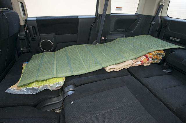 画像2: 車中泊の必需品は日用品で代用できる!?