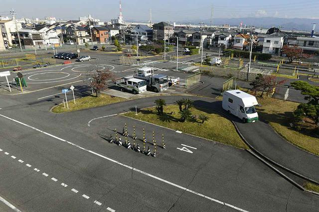 画像3: キャンピングカーは運転は練習して慣れるべし!