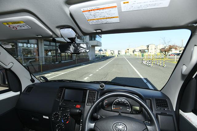 画像: ② 運転席からの眺めは普通車と同じだけど……