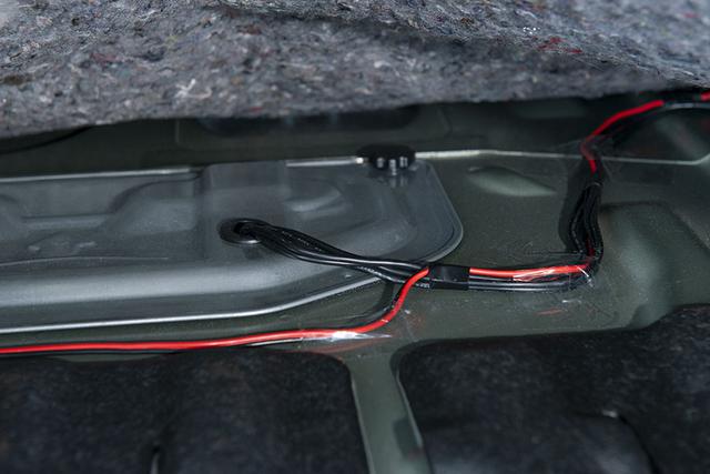 画像3: 車内の穴を利用+1カ所だけの穴開けで簡単取り付け