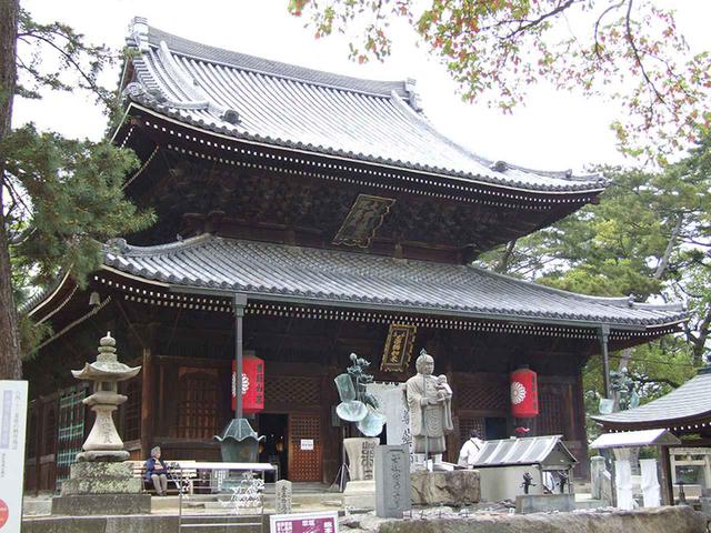 画像: 75番札所 善通寺。札所も70番を越えると、大師のルーツである札所が出てくる。善通寺は弘法大師生誕の地といわれている。