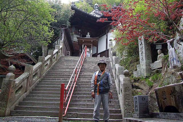 画像: 71番札所 弥谷寺。弘法大使が学問を学び、修行をしたとされる岩窟がある。