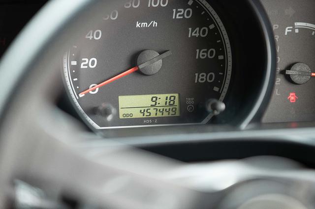 画像3: 運転席はレーシーな装い