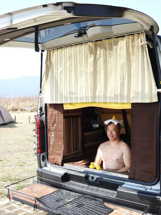 画像: 車中泊の達人ならぬ、車中浴の達人だ!