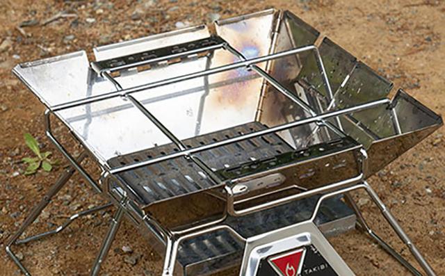 画像: ゴトクの耐荷重目安は約10㎏なので、ダッチオーブンの使用もOK。※ロストルはコンプリートキットのアイアンロストルを使用