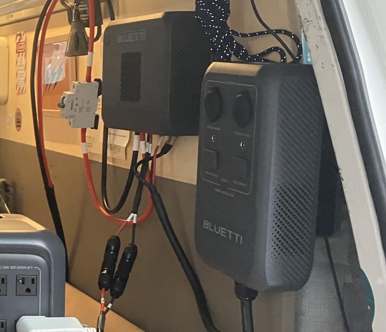 画像: ポータブル電源を使用せず、「Charger 2」から直接、電化製品を使用できる「Hub D1」。12V／24Vデバイスに最大700WのDC電力を供給できる。