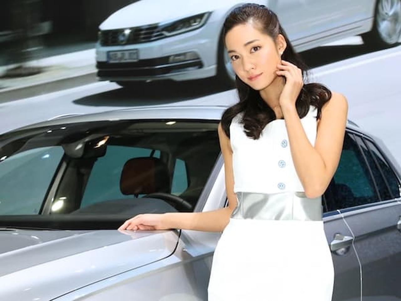 東京モーターショー2015】フォルクスワーゲンブースを彩る美女たち