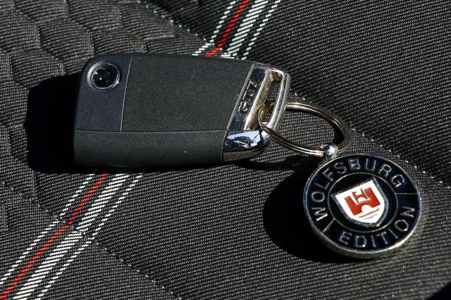 画像1: 【GTI Clubsport】出先でまさかのバッテリー切れ