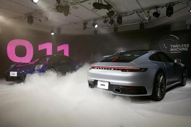 992のハイマウントストップランプは意外なものがモチーフだった