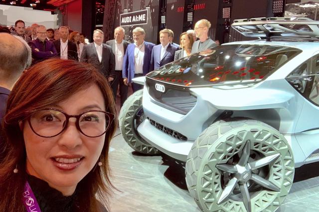 画像11: IAA2019のAudiブースに早く行った人だけが見られた
サプライズ中のサプライズとは!