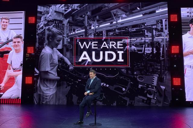画像1: IAA2019のAudiブースに早く行った人だけが見られた
サプライズ中のサプライズとは!