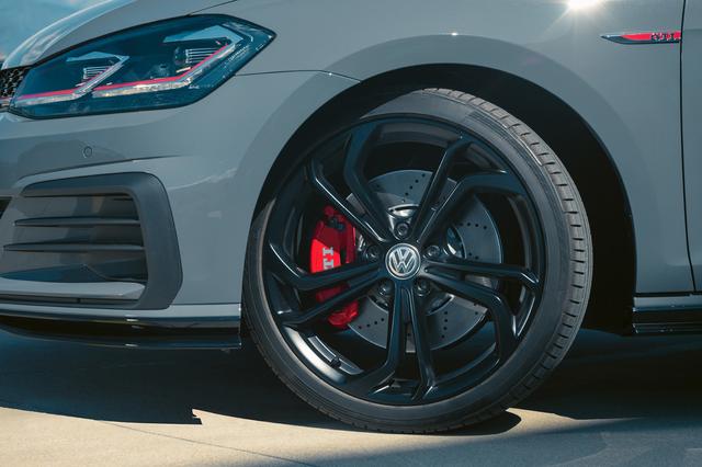 画像3: 限定車「ゴルフGTI TCR」の受注を開始
