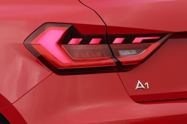 画像1: 【ミニ試乗記】Audi A1 Sportback 35 TFSI Advance