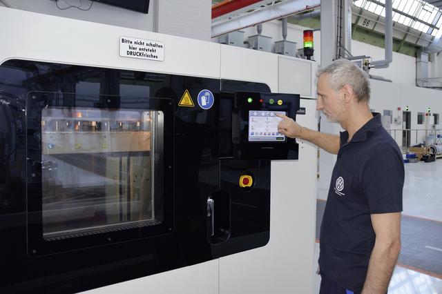 画像2: VWが3Dプリンターでフェイスシールド生産に貢献