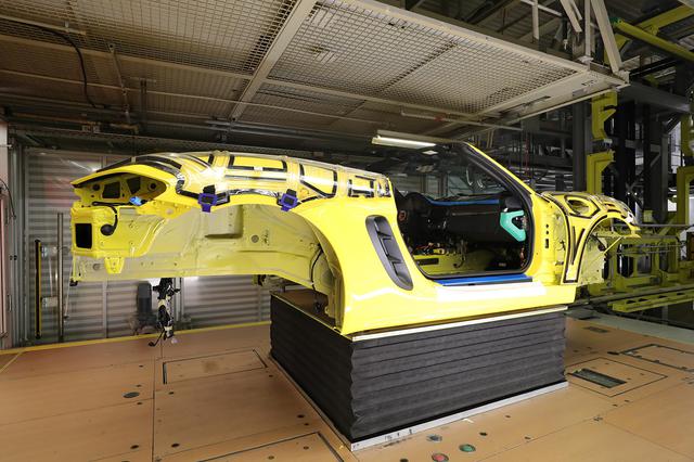 画像4: 「Behind the Scenes」で組み立て中の愛車が見られる!