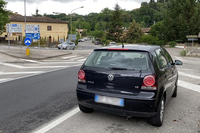 画像: 4代目ポロ。市街地の道路が狭く、駐車場の争奪戦が激しいイタリアでは「ゴルフはちょっと大きくて」というユーザーに、早くから受容された。