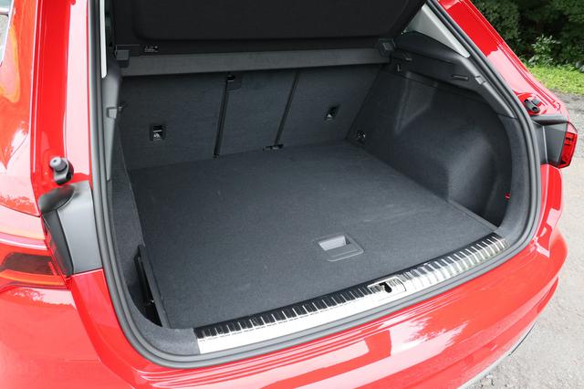 画像: Audi Q3のラゲッジスペース