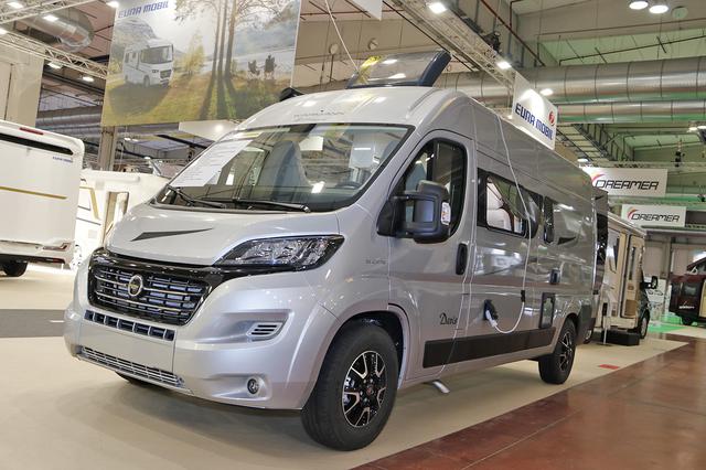 画像: カルマン・モービルが展示したバンコン型キャンピングカー「デイヴィス600」。ベースはフィアット・ドゥカート