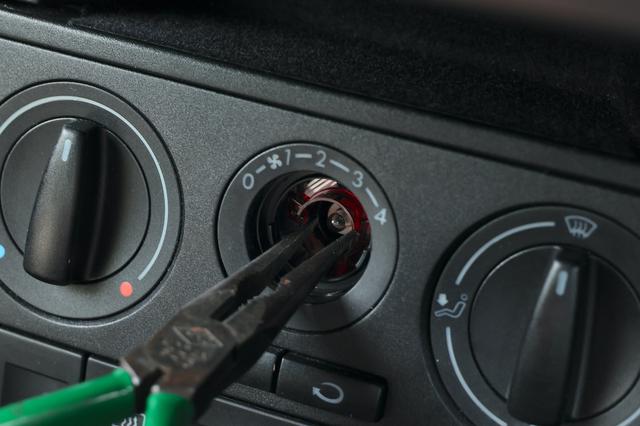 画像4: 【Lupo GTI】エアコンパネルのイルミが点かなくて