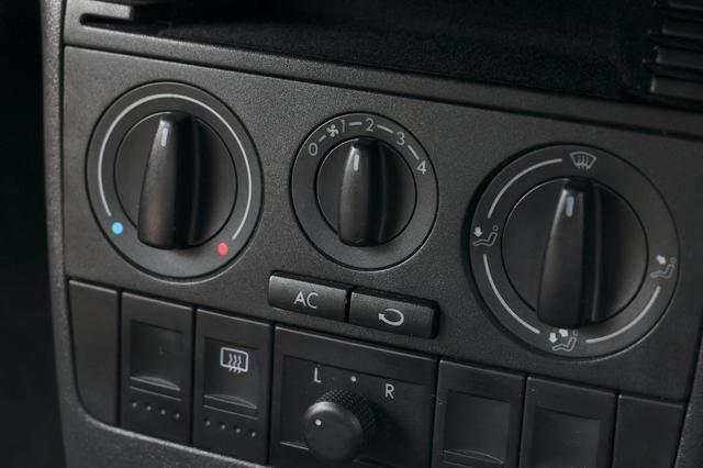画像2: 【Lupo GTI】エアコンパネルのイルミが点かなくて