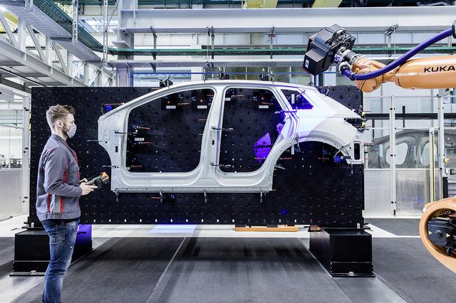画像2: 「Audi Q4 e-tron」のワールドプレミアは4月14日