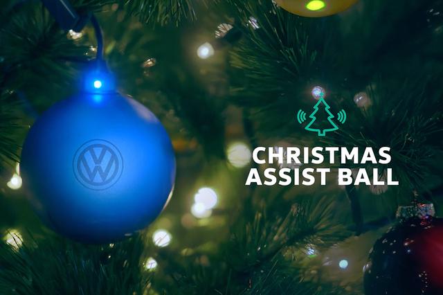 画像: クリスマス・ツリーにはVW謹製「クリスマス・アシストボール」?