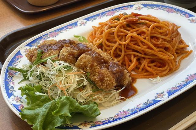 画像2: 【満腹ドライブ】高速で“大人のお子様ランチ”!?
東名高速道路港北PA下り「ナポチキ定食」で心躍るランチ