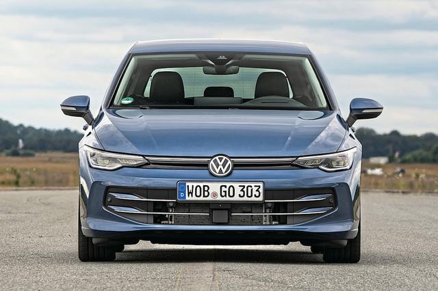 Auto Bild】ドイツ・コンパクトカー対決！ 「Golf」「A3」「A-Class