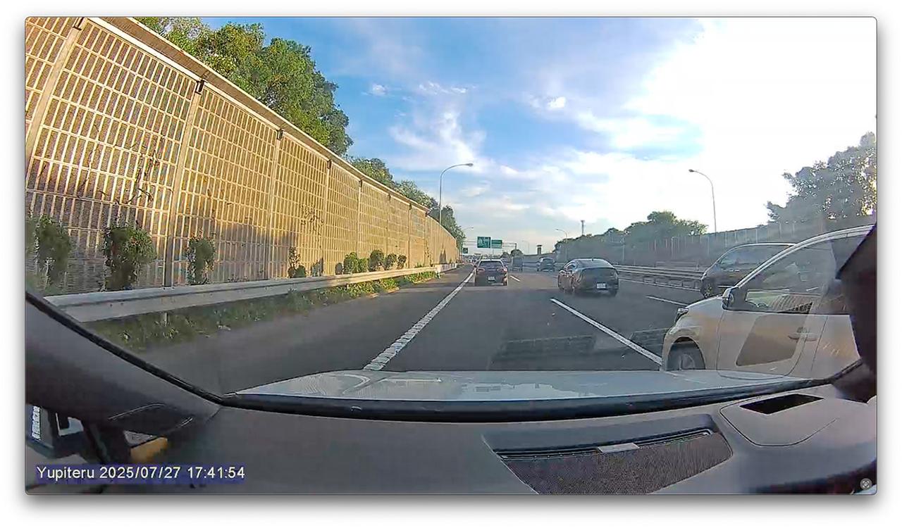 画像2: 【Golf GTI Diary】高速道路で危機一髪