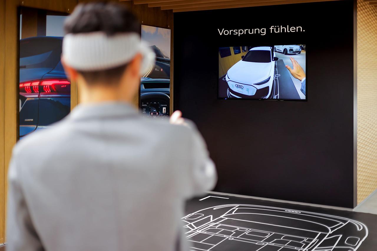 画像1: Audi City 銀座で「Audi Q6 e-tron」をバーチャル体験