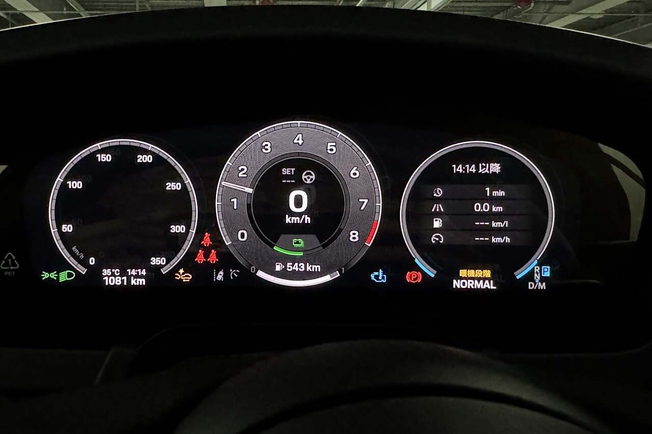 画像: ついにタコメーターもデジタル表示になった992.2型のポルシェ911。