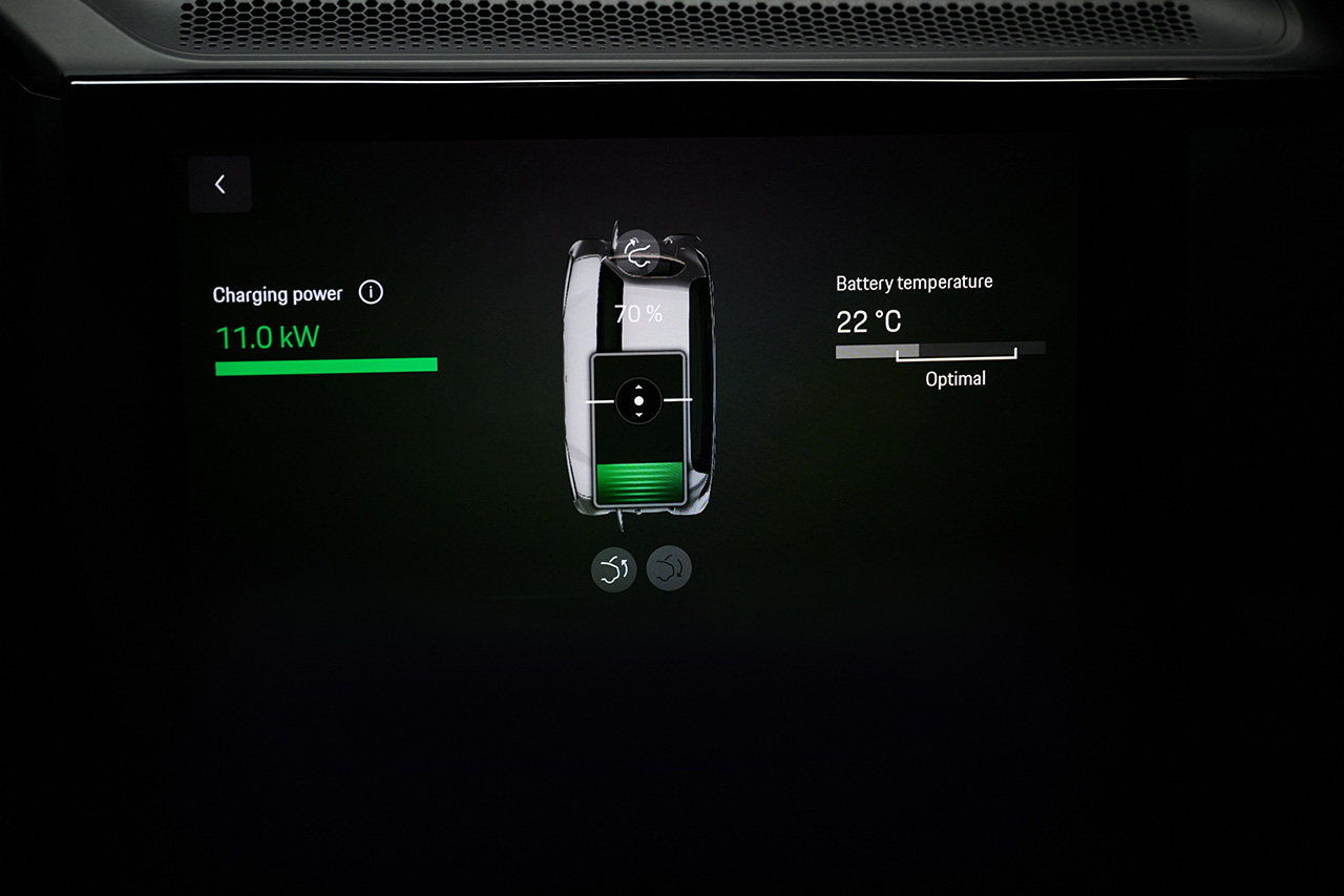 画像5: 新型「Cayenne Electric」でワイヤレス充電が可能に!