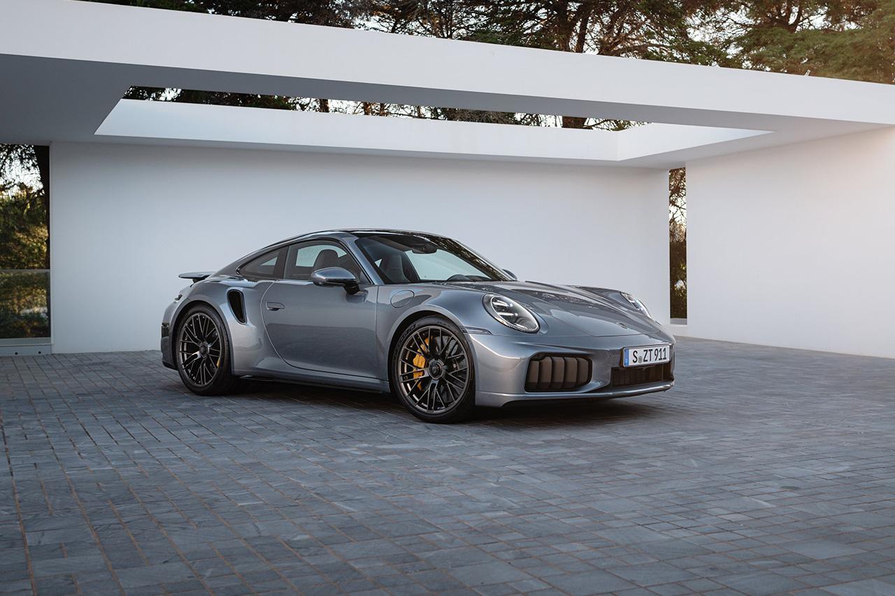 画像1: 史上最強の市販911となる新型「911 Turbo S」登場