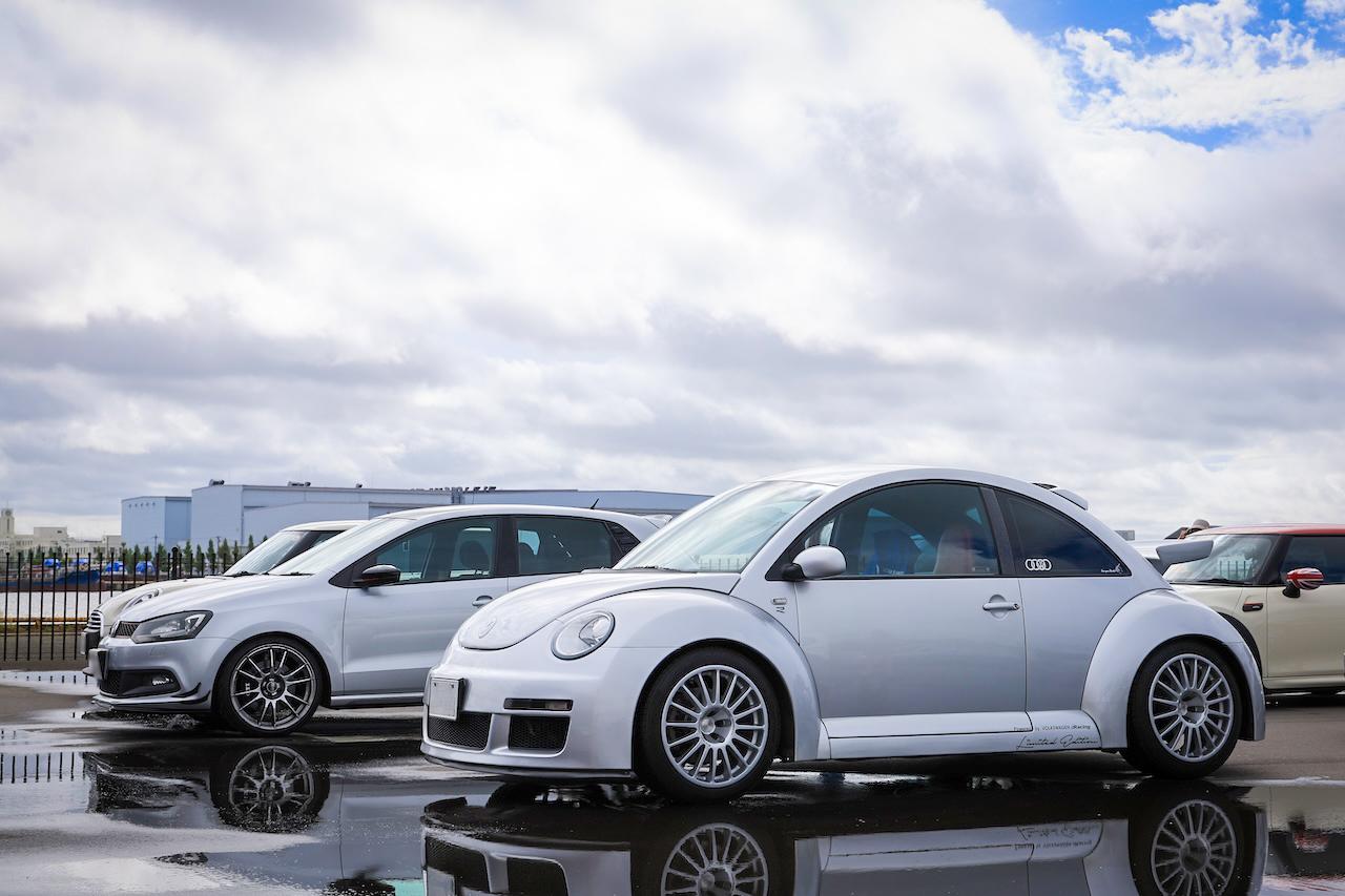 画像: イベント会場には懐かしいNew Beetle RSIの姿も!純正の状態でOZホイールを装着しているのです。