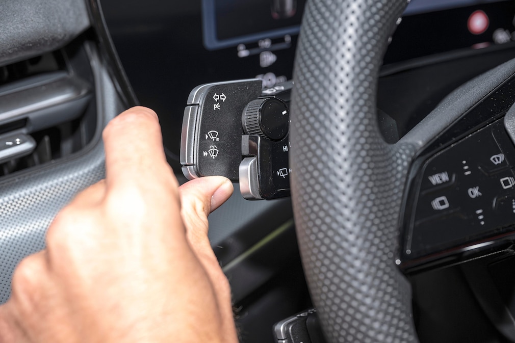 画像2: 写真はAudi Q3