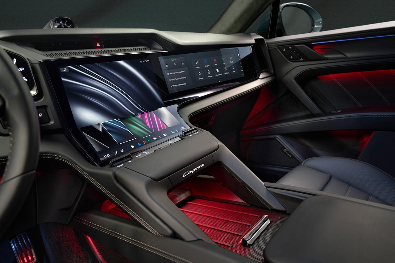 画像2: Porscheが新型「Cayenne Electric」の室内を公開