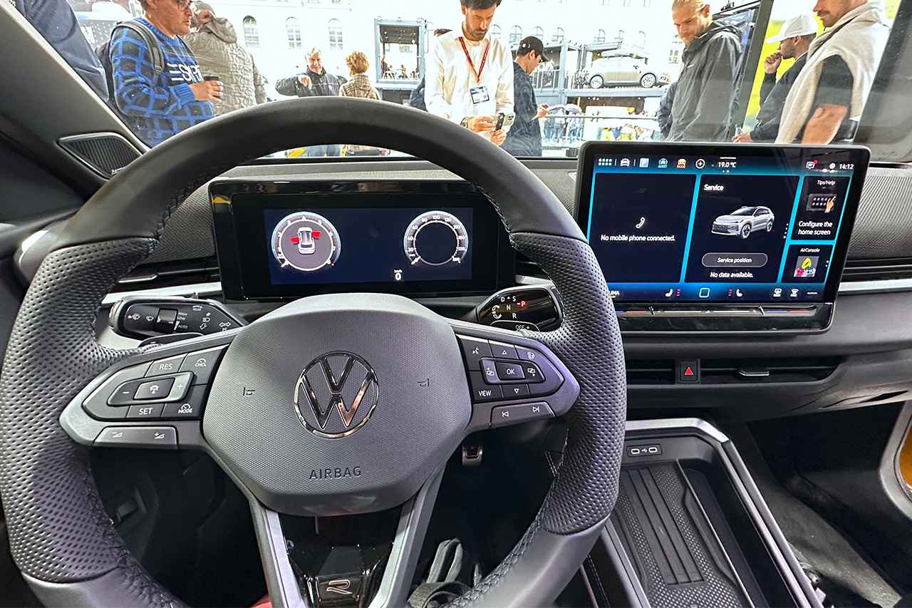 画像: T-ROC R-Lineのダッシュボード。