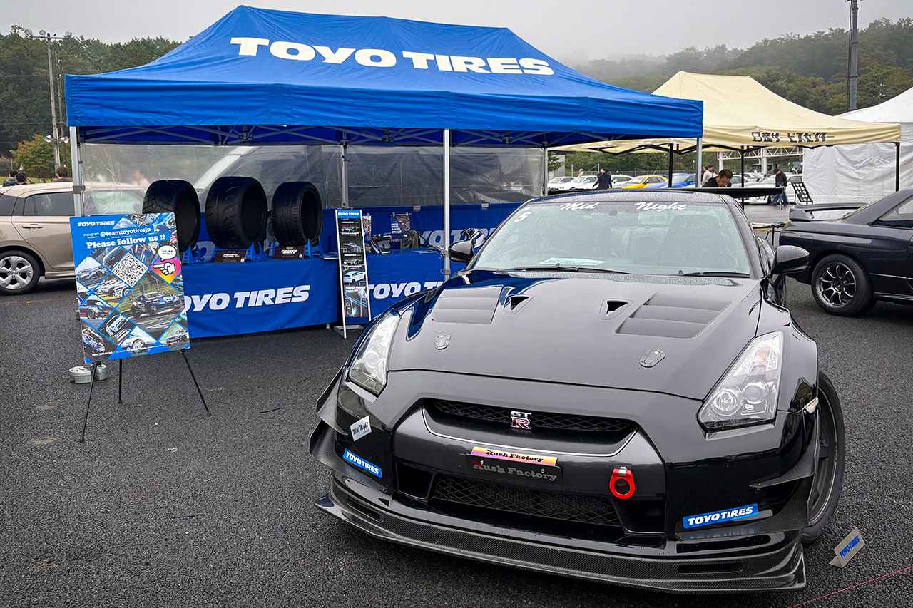 画像: TOYO TIRESは、Rush FactoryのR35 GT-Rのデモカーを展示。