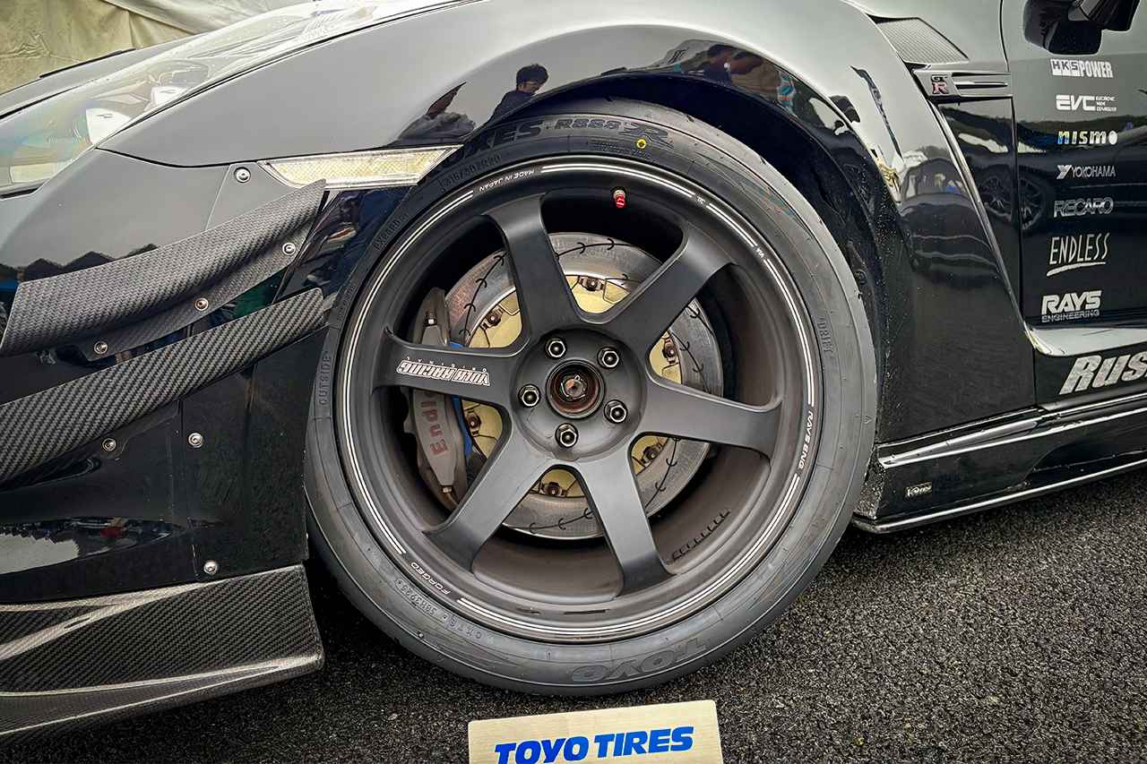 画像: デモカーにはTOYO TIRES R888 R Drive Sport 2が装着されている。