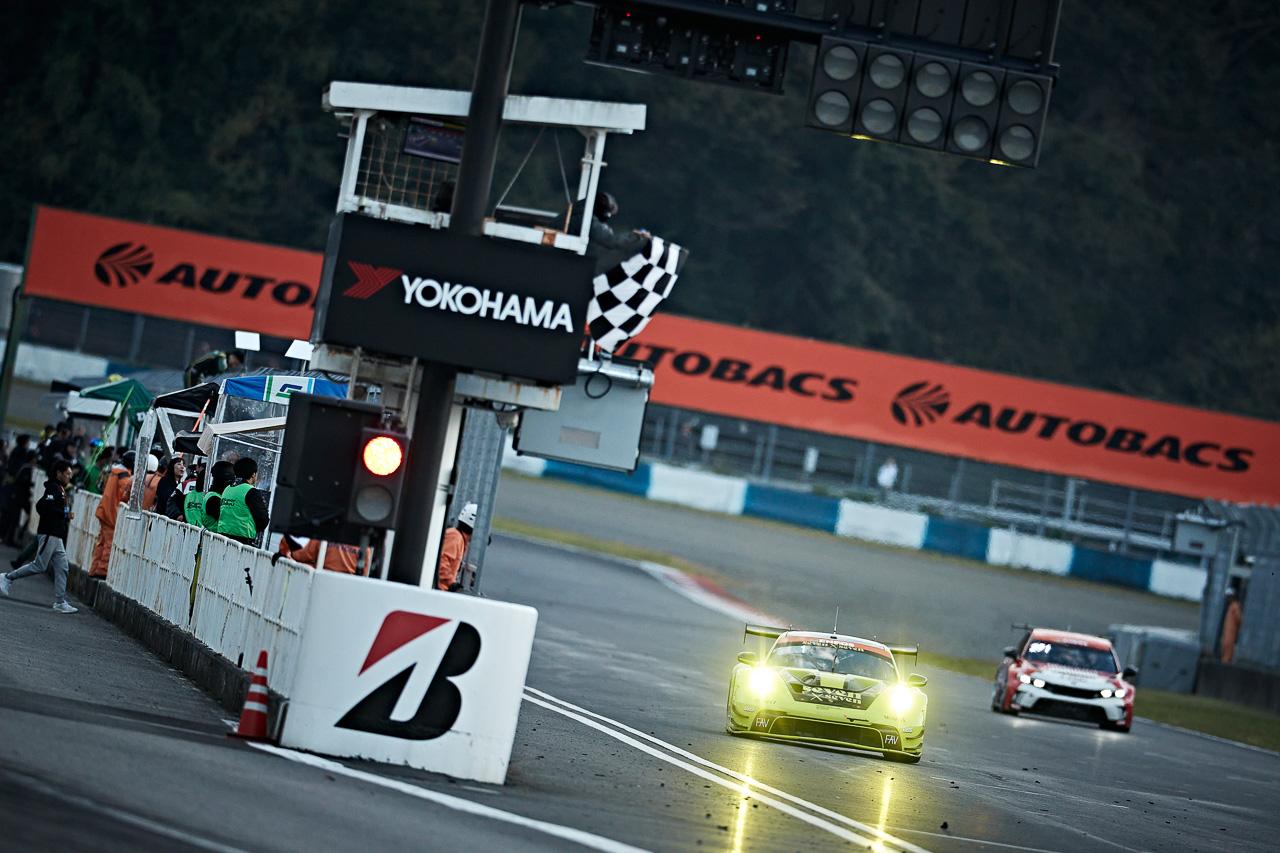 画像1: 【S耐 Rd.6 OKAYAMA】seven x seven PORSCHE GT3RがGroup.1で総合優勝