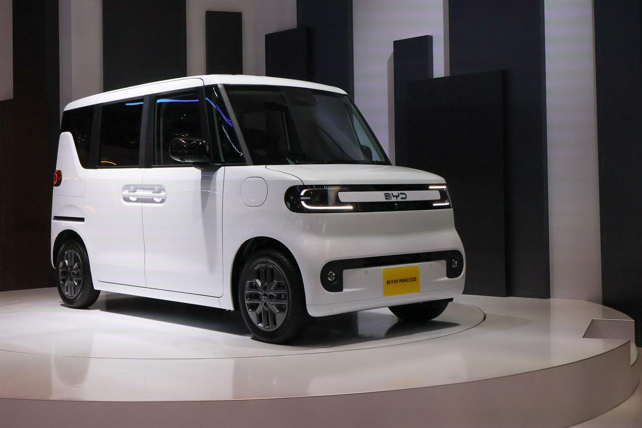 画像: BYDは日本専用の軽EV「RACCO(ラッコ)」を世界初公開。2026年に発売予定だ。