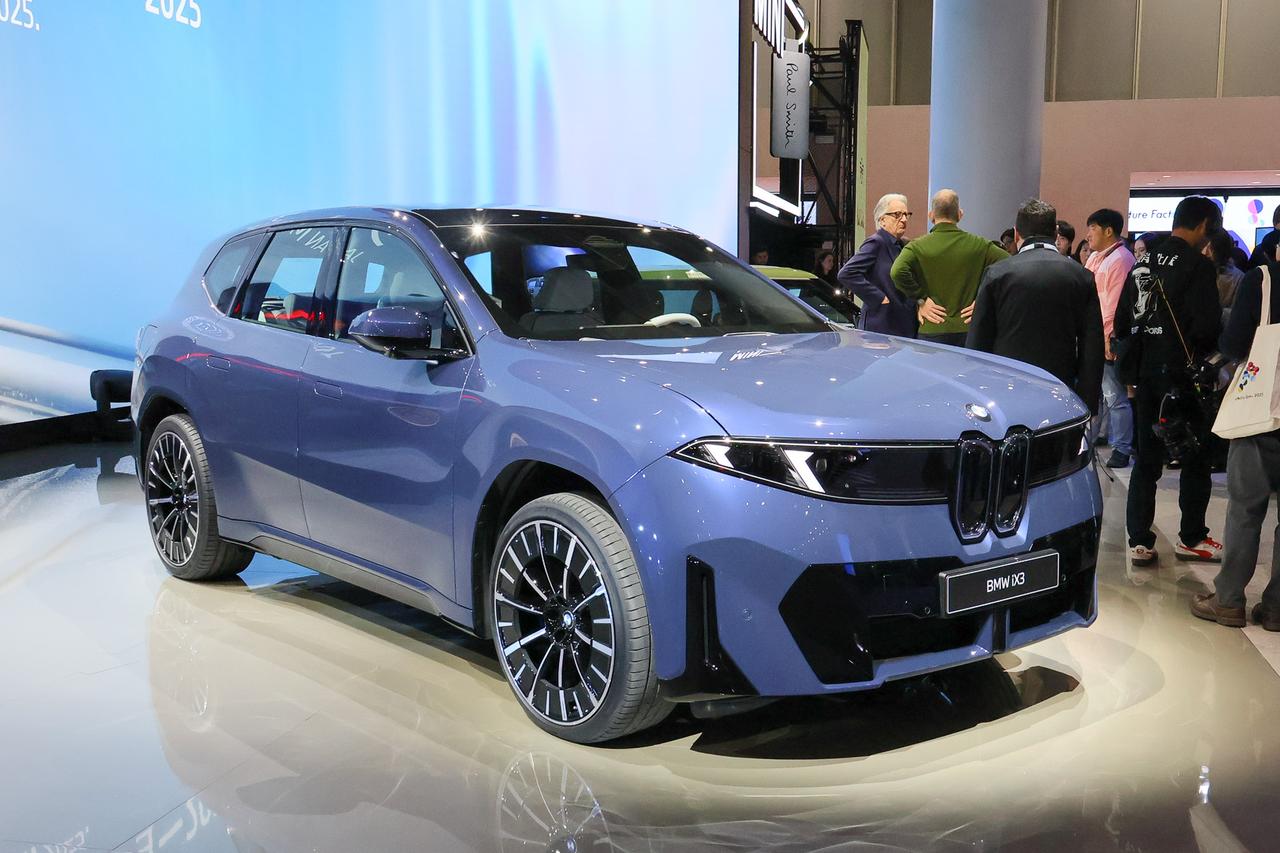 画像: こちらもジャパンプレミアの「BMW iX3」