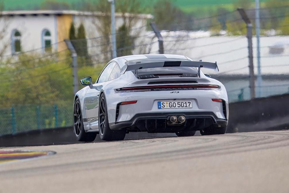 画像: カントリーロード、そしてサーキット――すべてを手中に